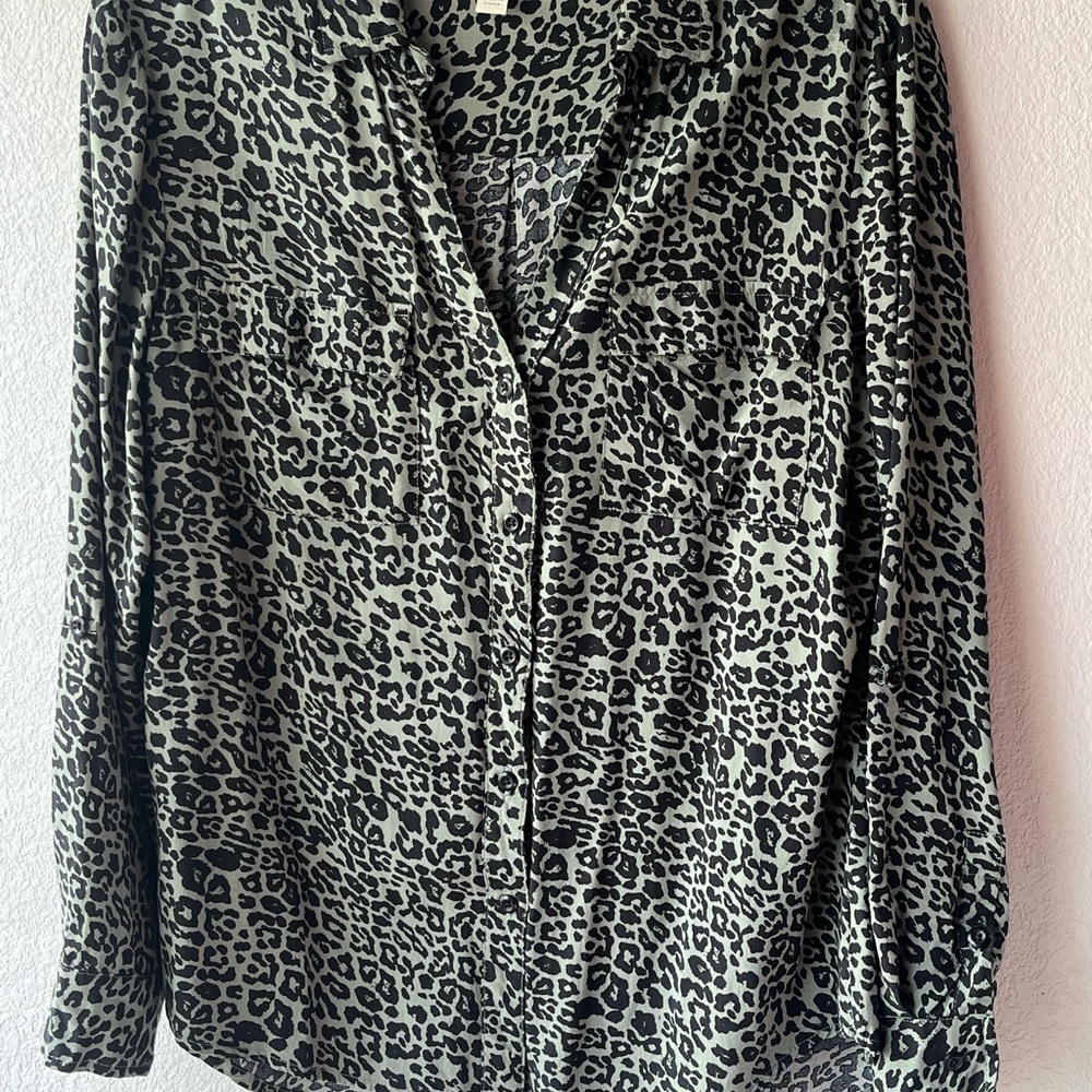 Leopard Print Long Sleeve Green Collared Blouse with Button Down Detail Size L